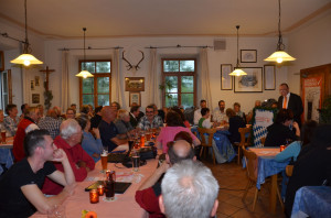 Bertram Kölsch bei der Begrüßung der BfP-Mitglieder und Gäste